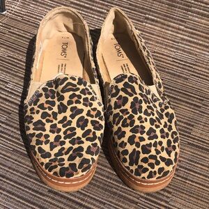 TOMS Women’s Leopard Print Slip-Ons in Tan and Black